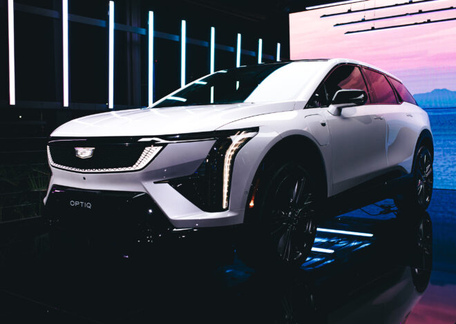 Cadillac inicia operações no Brasil com três SUVs elétricos