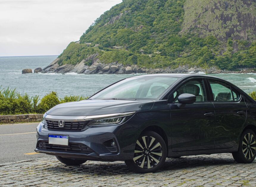 Honda City Touring: consumo de híbrido e velhas receitas ainda dão conta do recado