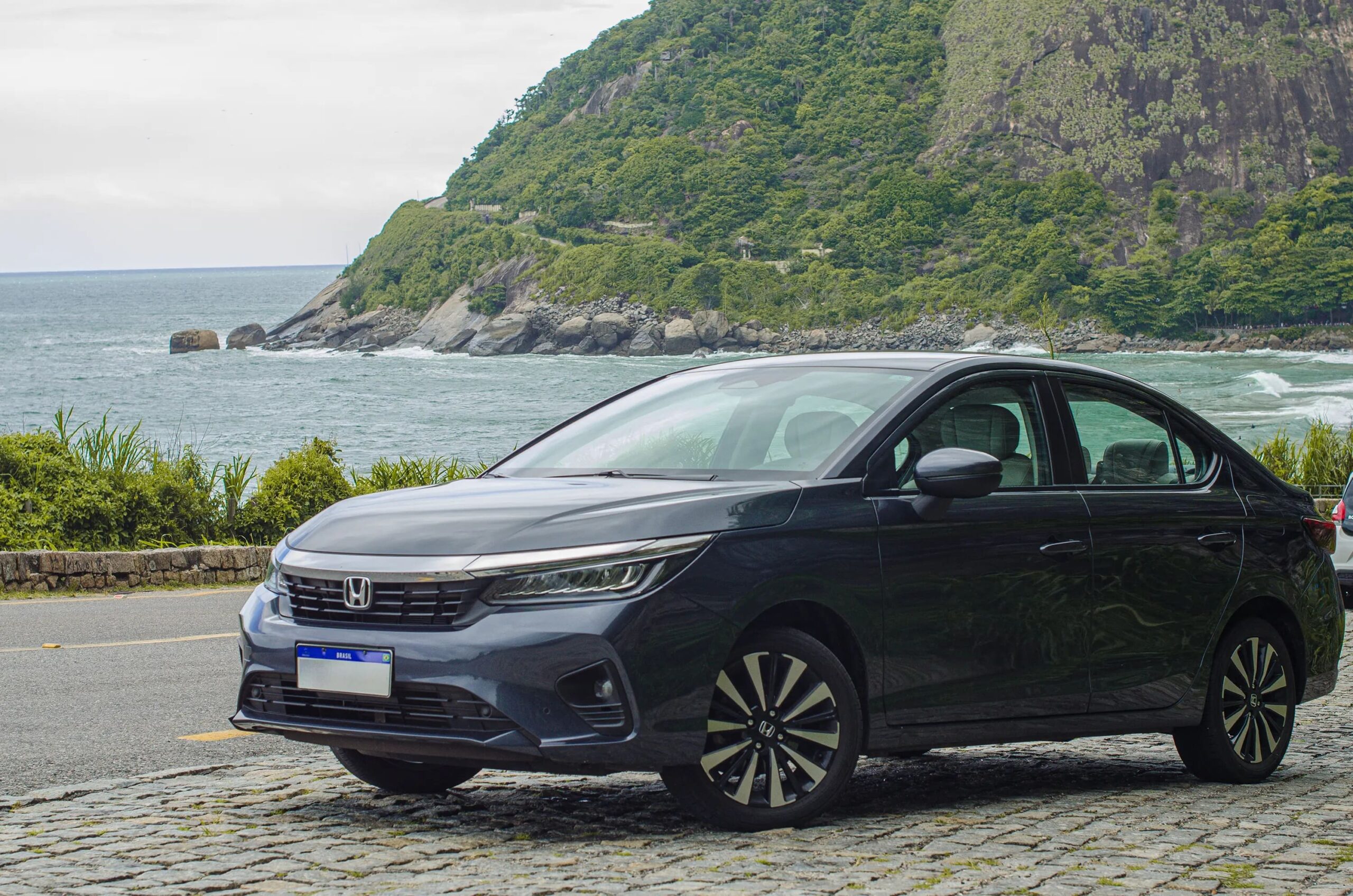 Honda City Touring: consumo de híbrido e velhas receitas ainda dão conta do recado